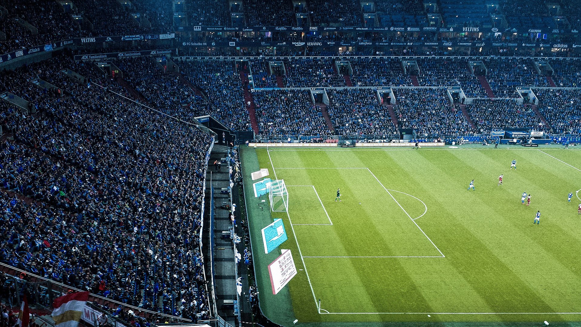 乒乓球“教师VS家长”对抗赛 课堂外另一个战场